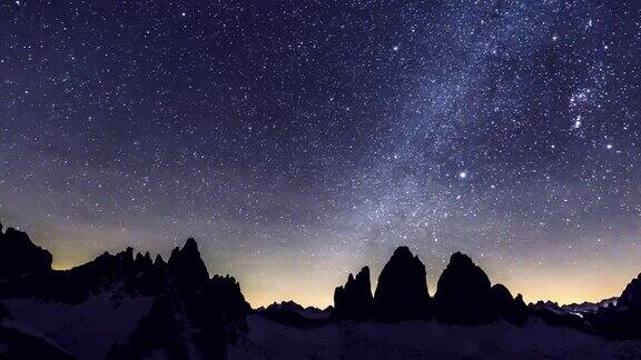 银河越过拉瓦雷多山脉