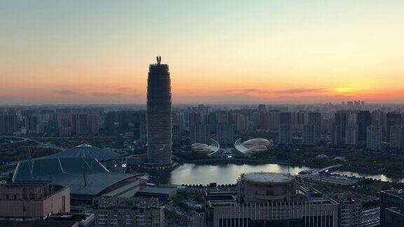 日落时分的郑州中国河南省