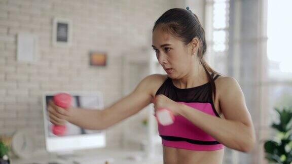 亚洲女子拳击在家训练