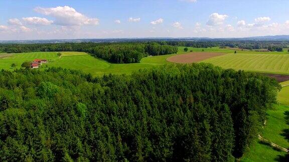 航拍:夏季的巴伐利亚森林