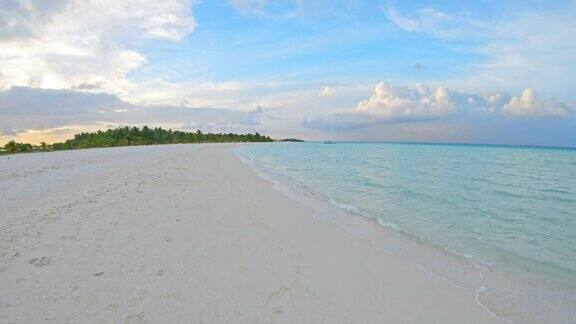 马尔代夫宁静的热带海洋海滩