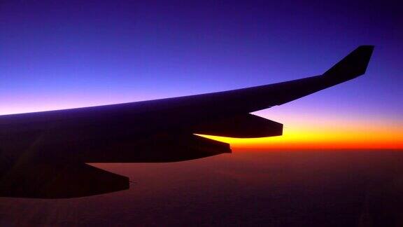 4K:通过飞机窗口的日出