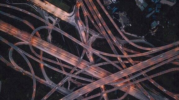 天桥鸟瞰图及夜间交通繁忙情况