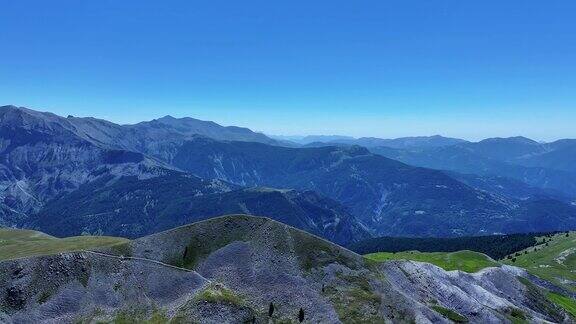 法国阿尔卑斯山的梅尔坎图尔国家公园鸟瞰图