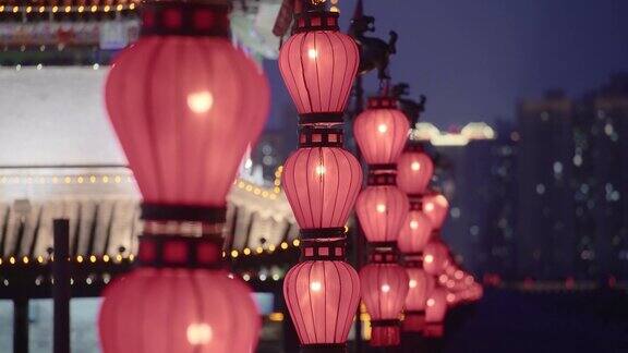 中国陕西西安古城墙上的灯笼