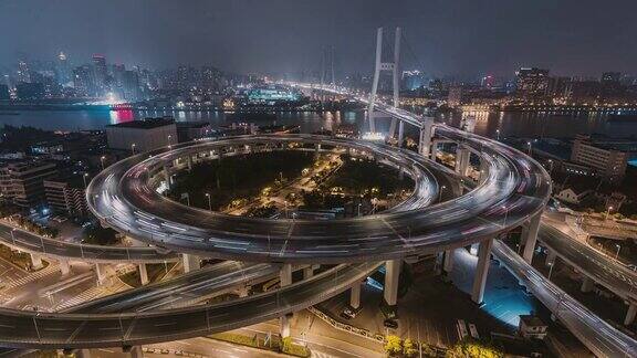 天桥和城市交通鸟瞰图上海中国
