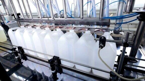 肥皂厂的自动化生产线