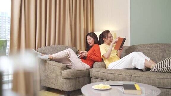 4K亚洲女性朋友放松和享受周末活动在家里