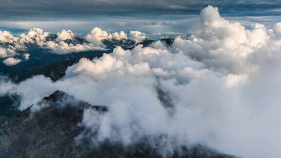 川西山区经常出现云雾