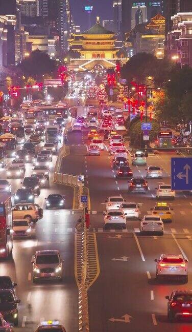 中国西安日落时城市交通的时间流逝