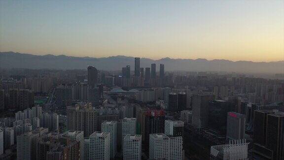 鸟瞰黄昏时分的西安城市风光