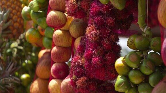 巴西北部典型水果的特写挂在街边摊上