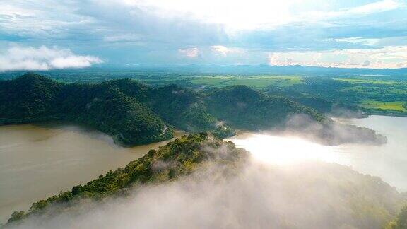 热带山区空中晨雾