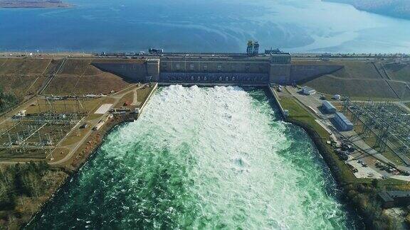 水坝和水库湖伊尔库茨克水力发电厂水力发电