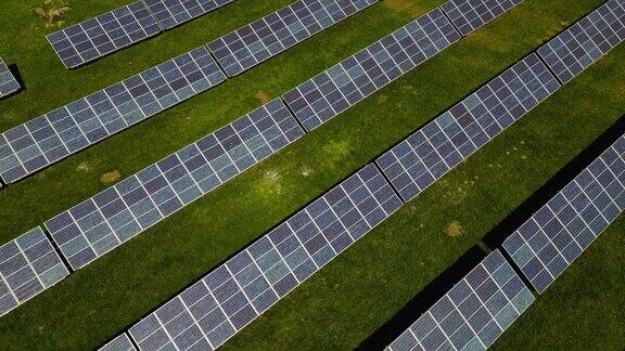 德国勃兰登堡的太阳能电池板鸟瞰图