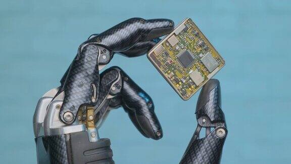 机器人手臂上有微芯片