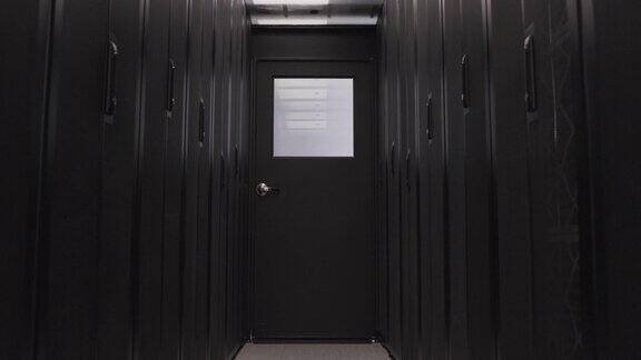 云数字存储数据中心服务器机房走廊