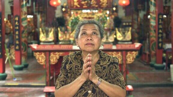 中国寺庙:求神帮助