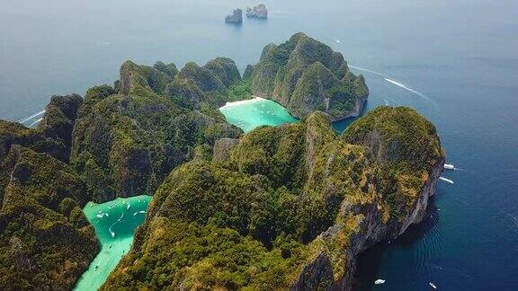 无人机拍摄的热带玛雅湾和石灰岩悬崖皮皮岛泰国