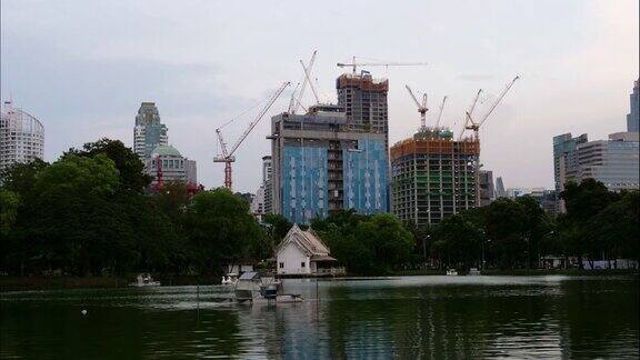 泰国曼谷lumpini公园附近正在建设的延时建筑