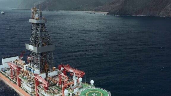 用于沿海地区海上油气勘探、开采的钻井船