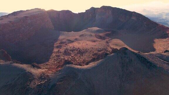 加那利群岛特内里费岛泰德山的皮科维耶霍火山口的日落