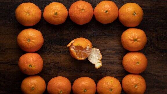 定速将橘子削皮切成片