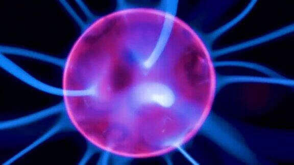 等离子体球中心的红色圆形能量