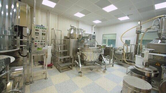 总体方案展示了制药厂药品生产工作过程中的制药设备
