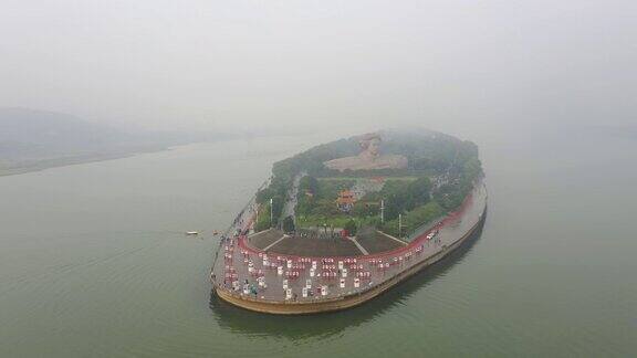 雨天长沙市著名滨江岛纪念碑公园航拍全景4k中国