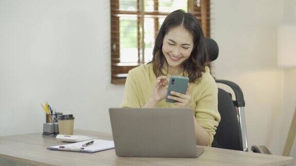 用你的智能手机微笑和与客户聊天以获得你在家里成功所需要的反馈网络销售营销思路
