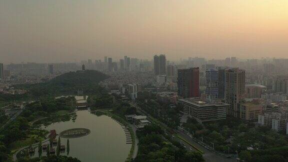 日落时分佛山市中心著名公园滨江湾高空俯仰全景4k中国