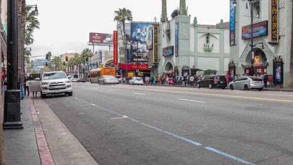 在美国加州洛杉矶好莱坞的行人游客