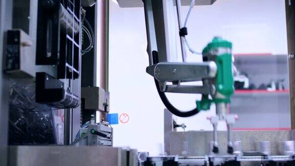 化工厂的生产线自动化生产线机械手臂