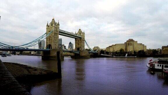 塔桥和泰晤士河伦敦实时报道