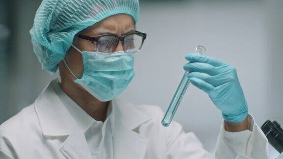 亚洲科学家在试管中检测化学物质