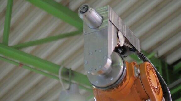 橙色工业机械臂机械手演示工作过程