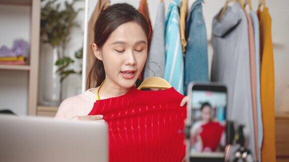 亚洲女商人直播电商在家里卖衣服在线商业概念创业商业和通信技术