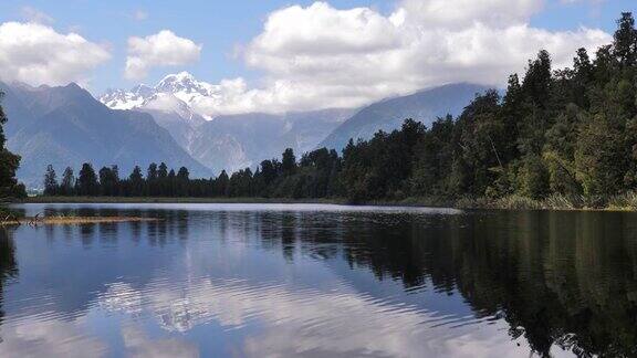 新西兰的麦锡森湖