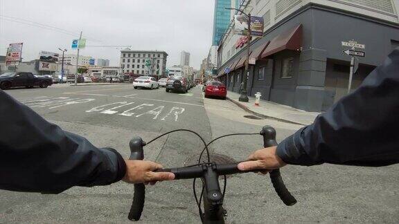 POV自行车骑行:旧金山的自行车信使和公路赛车