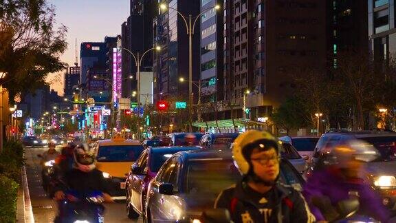 日落照亮台北城市交通街道全景4k时间流逝台湾