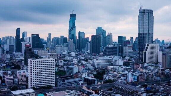曼谷城市的日出倾斜拍摄