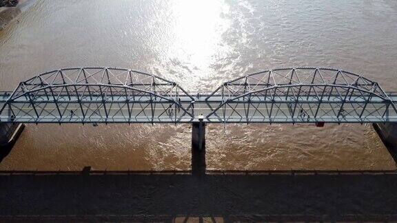 鸟瞰美丽的兰州河桥