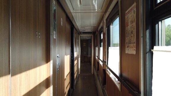 旅客列车的内部车厢车厢内走廊内