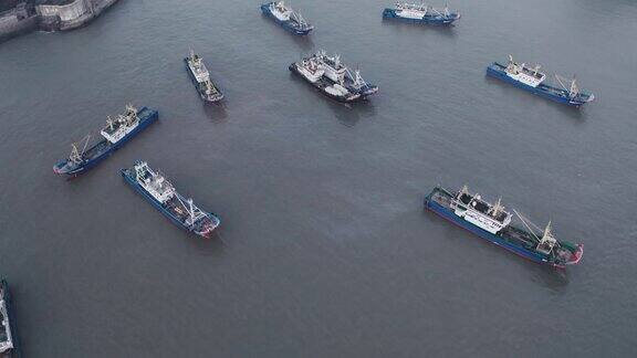 浙江台州海上的渔船