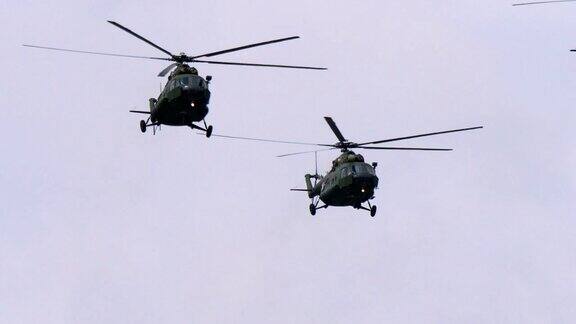 MI8直升机在空中飞行4k慢镜头60fps