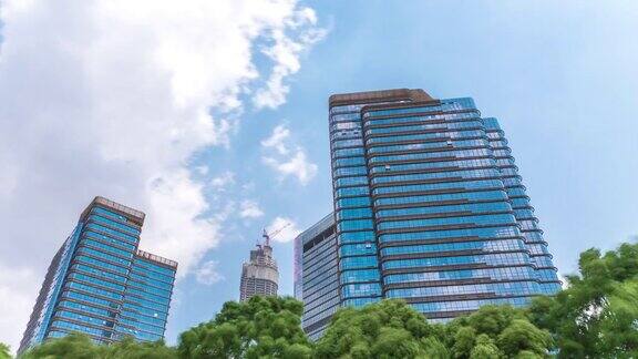 云中的现代办公大楼和苏州新城的间隔拍摄4khyperlapse