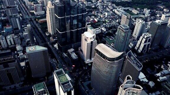 鸟瞰图崇农西沙顿曼谷市中心亚洲智慧城市的金融区和商业中心日落时分的摩天大楼和高层建筑