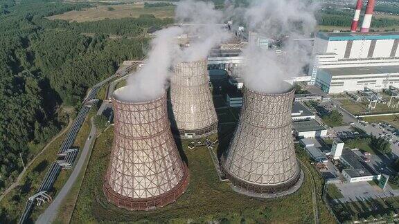 发电站的鸟瞰图核电站冷却塔燃煤电厂