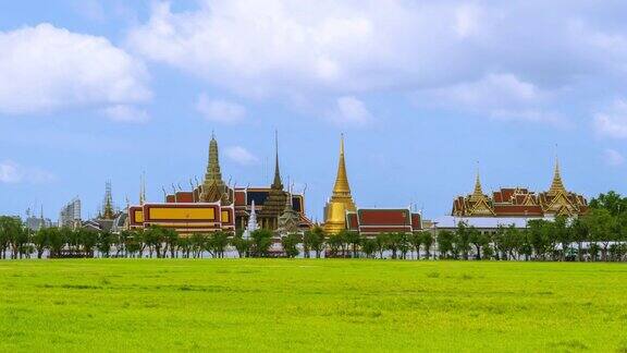 玉佛寺或翡翠佛寺在大皇宫和萨南銮地曼谷泰国-时间推移